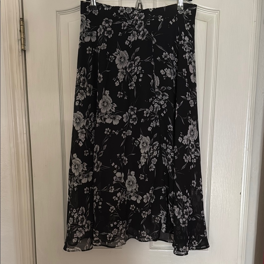 T Tahari Black and White Floral Midi Skirt